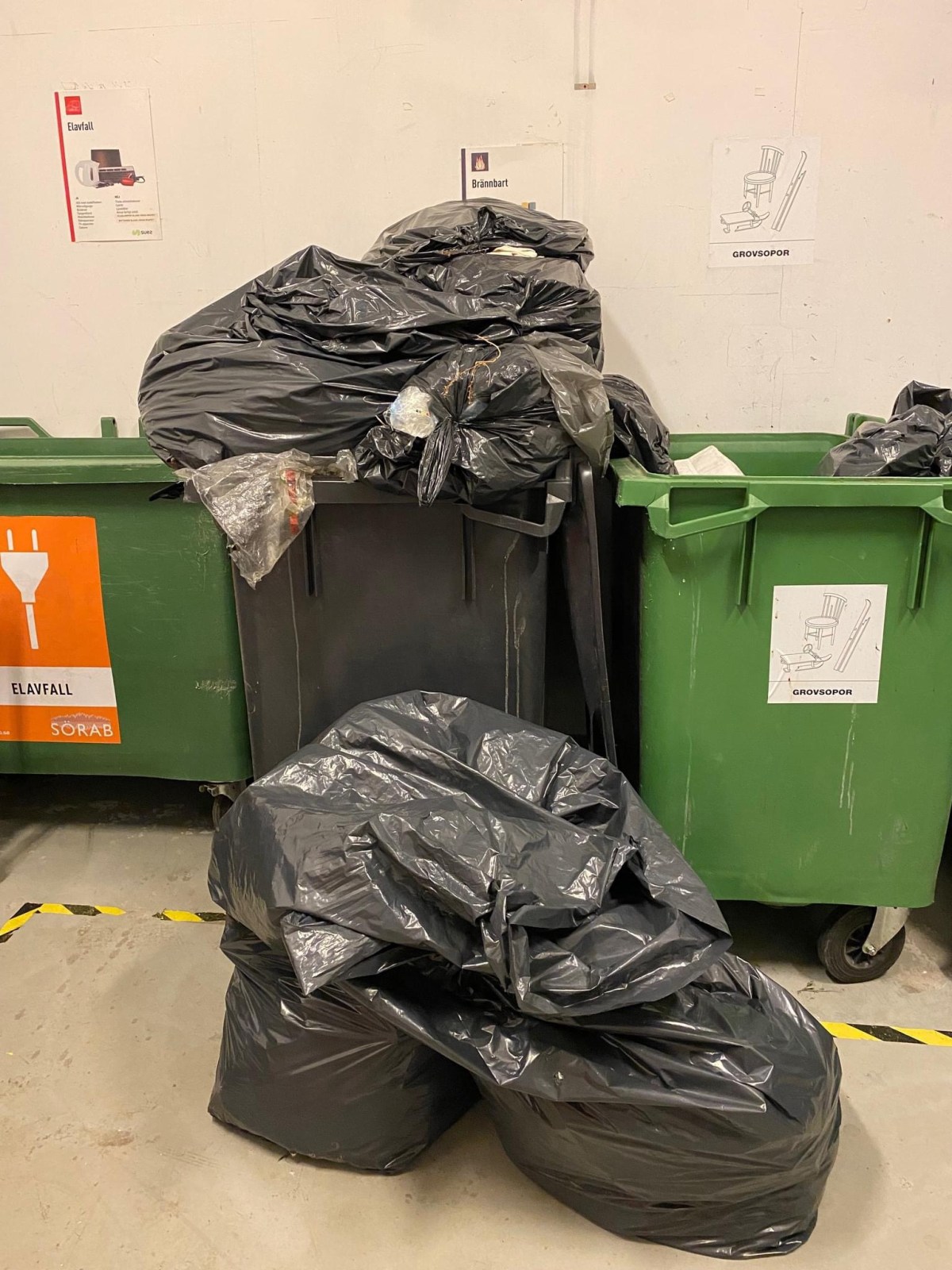 Överfyllda sopkärl